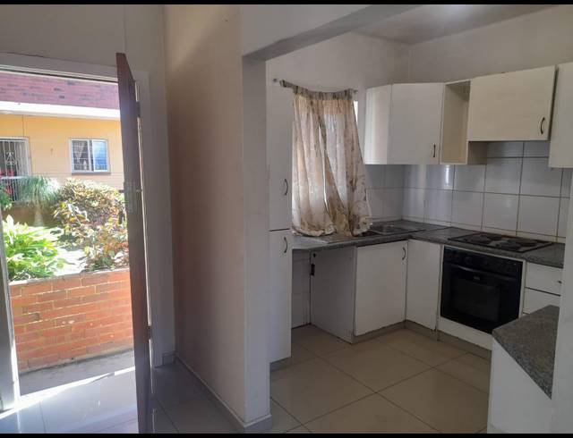 2 BEDROOM FLAT RENTED IN ESSENWOOD